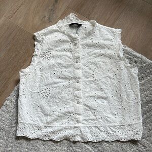 Elegant White Lace Sleeveless Top